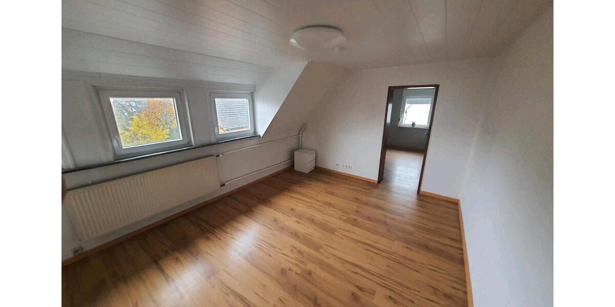 Dachgeschoßwohnung Adelsheim - 5 Zimmer, 100 m&sup2;, 850&euro; | Angebot:25083180