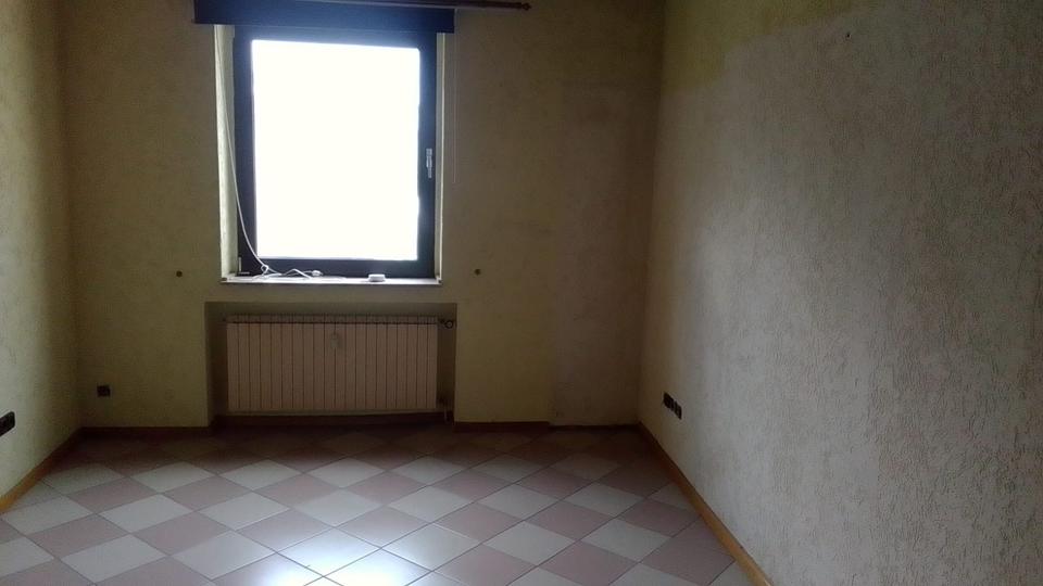 Etagenwohnung Moers - 3 Zimmer, 100 m&sup2;, 1.000&euro; | Angebot:26644898