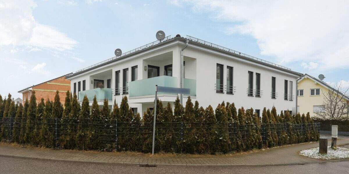 Etagenwohnung Pforzheim Sonnenhof - 3 Zimmer, 80 m&sup2;, 1.045&euro; | Angebot:24874008