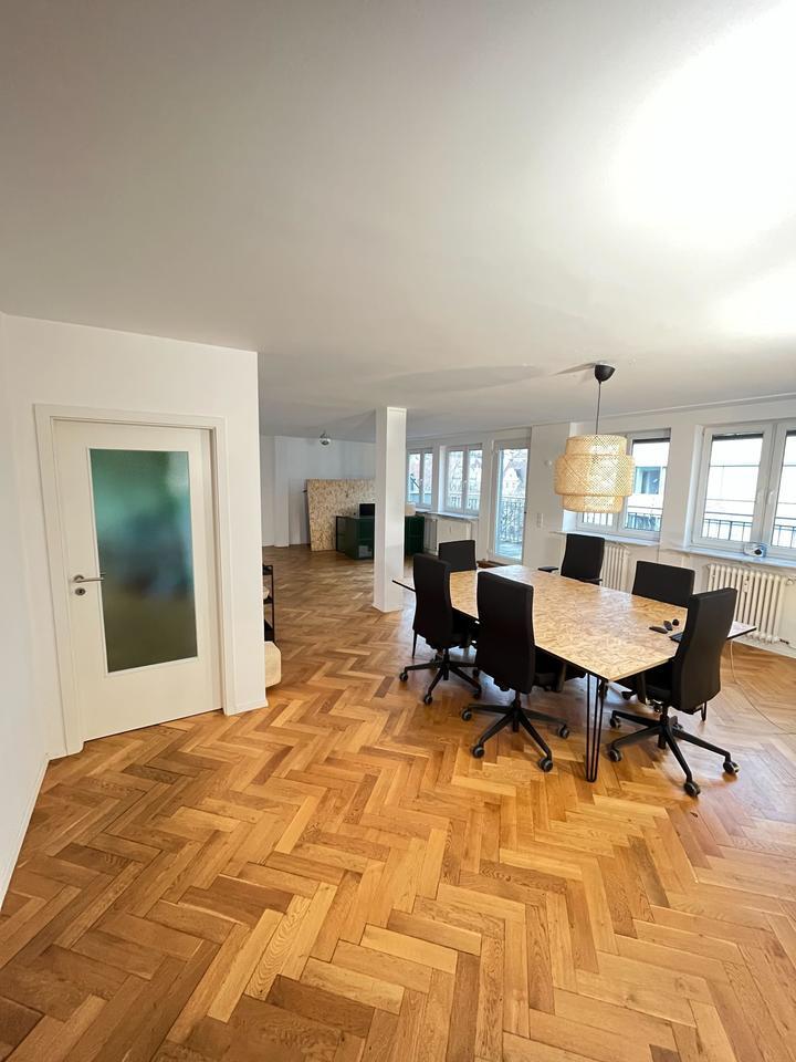 Teilmöblierte Bürofläche zu vermieten - zentrale Lage und Dachterrasse - All-in-Miete