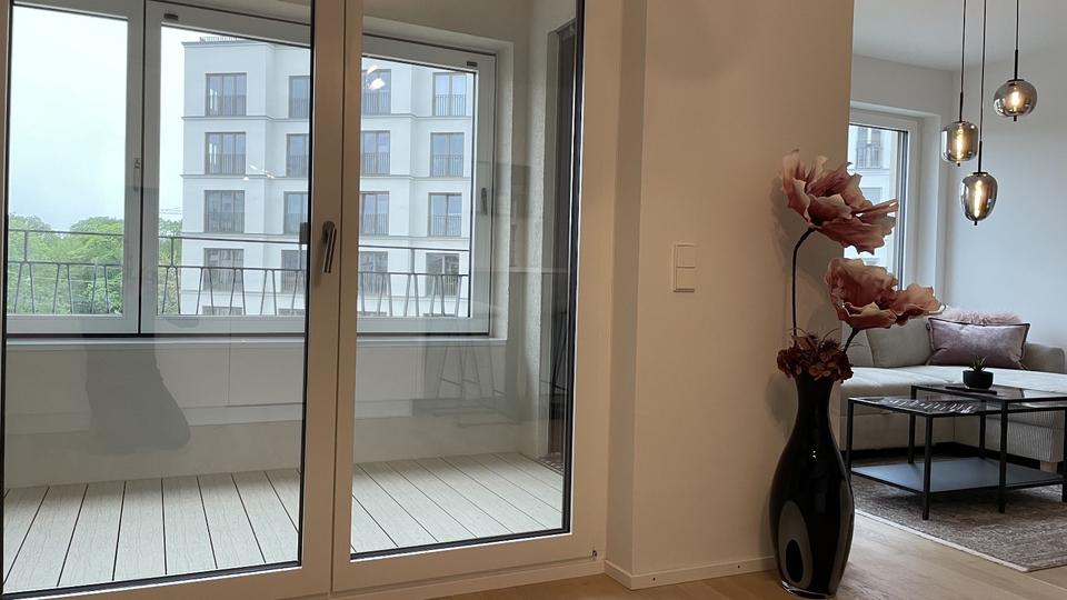Möblierte-Wohnung | Luxus-Küche | Balkon | XL-TG-Stellplatz 4 zimmer