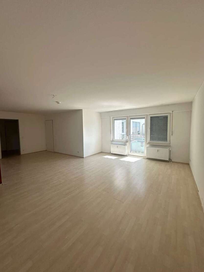 ++Aktuell in Sanierung!!! 3-RW mit Balkon und 2 Badezimmer++ 3 zimmer