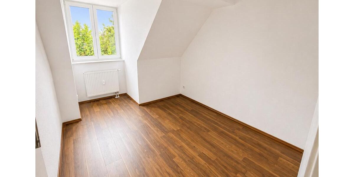 Dachgeschoßwohnung Merseburg - 4 Zimmer, 90 m&sup2;, 590&euro; | Angebot:26535293