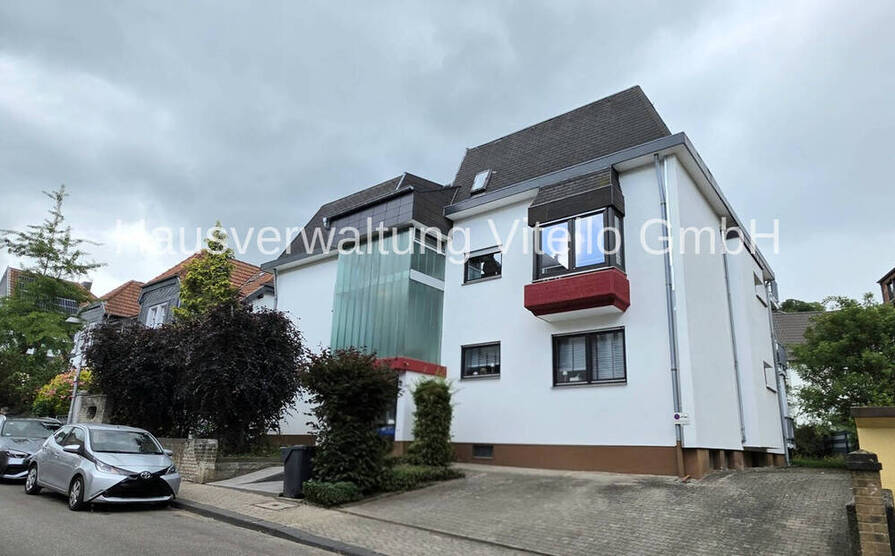 Schöne Dachgeschoßwohnung mit Balkon - frisch renoviert und bezugsfertig
