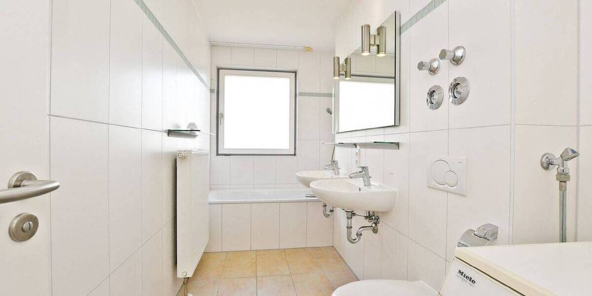 Etagenwohnung München Trudering-Riem - 4 Zimmer, 93 m&sup2;, 1.990&euro; | Angebot:26640963