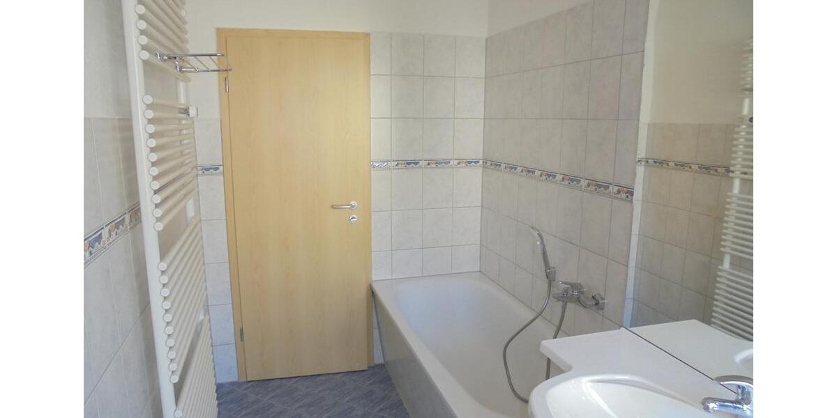 Etagenwohnung Saalfeld (Saale) - 2 Zimmer, 61 m&sup2;, 391&euro; | Angebot:26476627