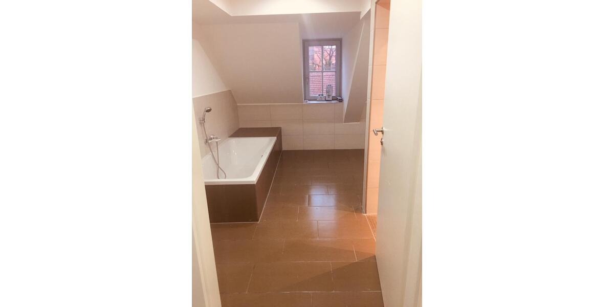 Dachgeschoßwohnung Volkach - 3.5 Zimmer, 80 m&sup2;, 899&euro; | Angebot:24415550