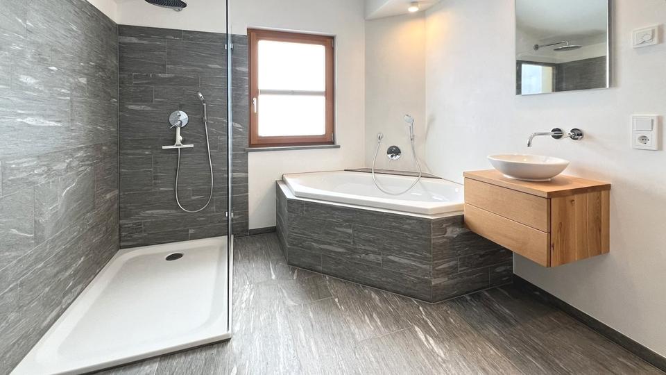 Dachgeschoßwohnung Waldshut-Tiengen Tiengen - 3 Zimmer, 60 m&sup2;, 720&euro; | Angebot:25097393