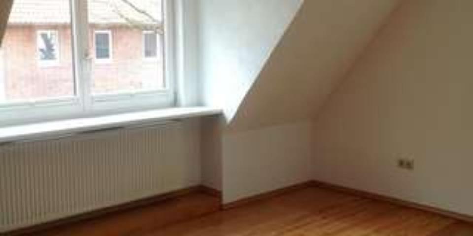 Dachgeschoßwohnung Bad Oldesloe - 3.5 Zimmer, 90 m&sup2;, 1.200&euro; | Angebot:24823930