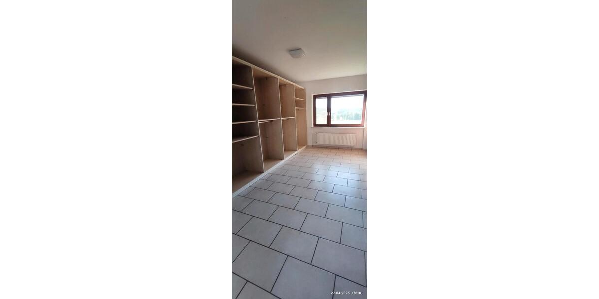 Etagenwohnung Windeck - 4 Zimmer, 150 m&sup2;, 1.100&euro; | Angebot:25239874
