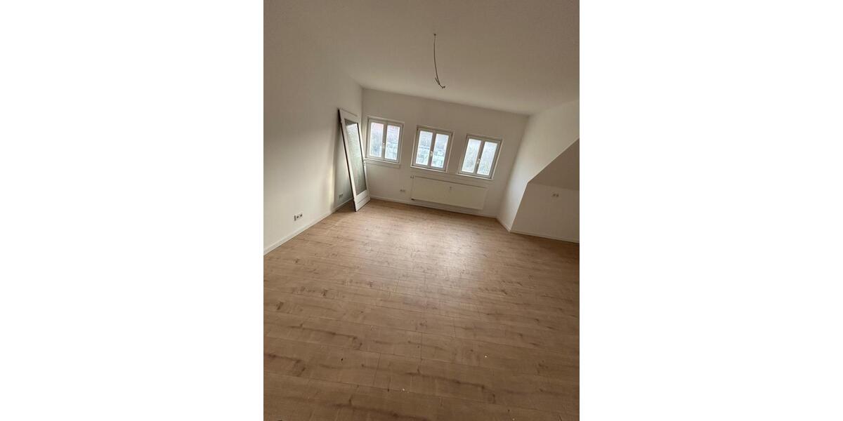 Dachgeschoßwohnung Saarbrücken Malstatt - 4 Zimmer, 135 m&sup2;, 900&euro; | Angebot:24611926