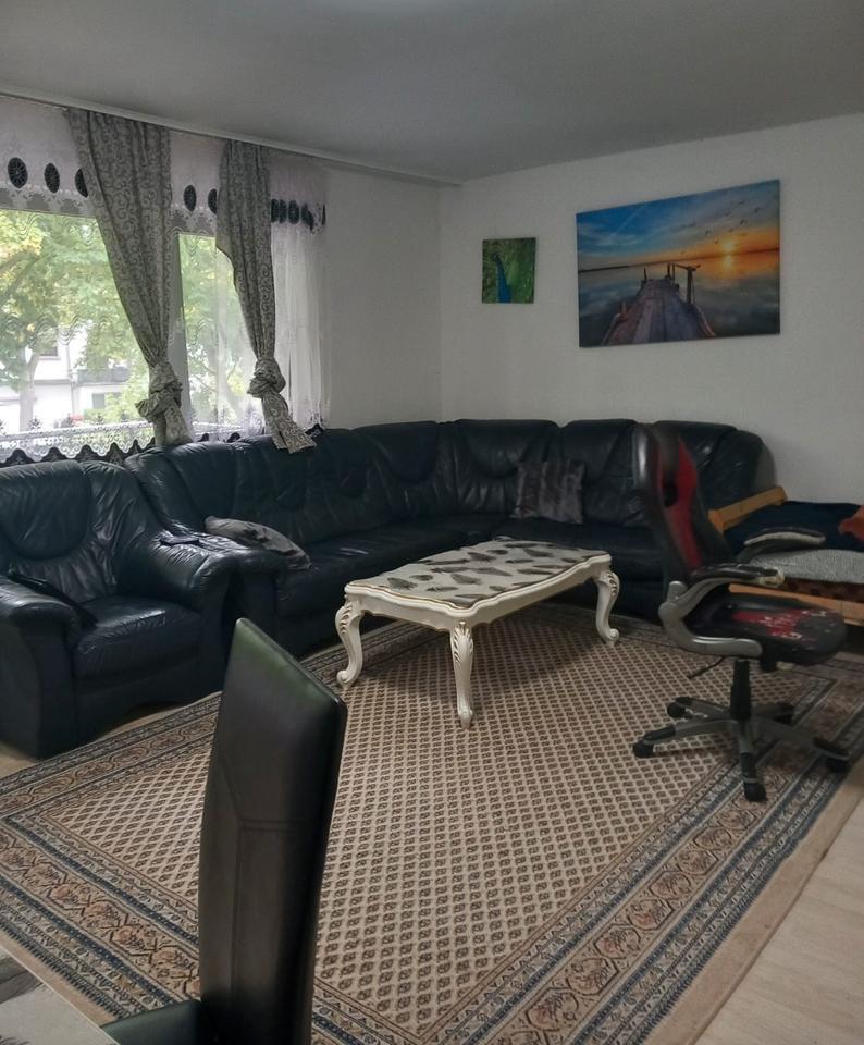 ANSPRECHENDE 3- Zimmer- Wohnung EBK, 2-MAL BALKON, GARAGE
