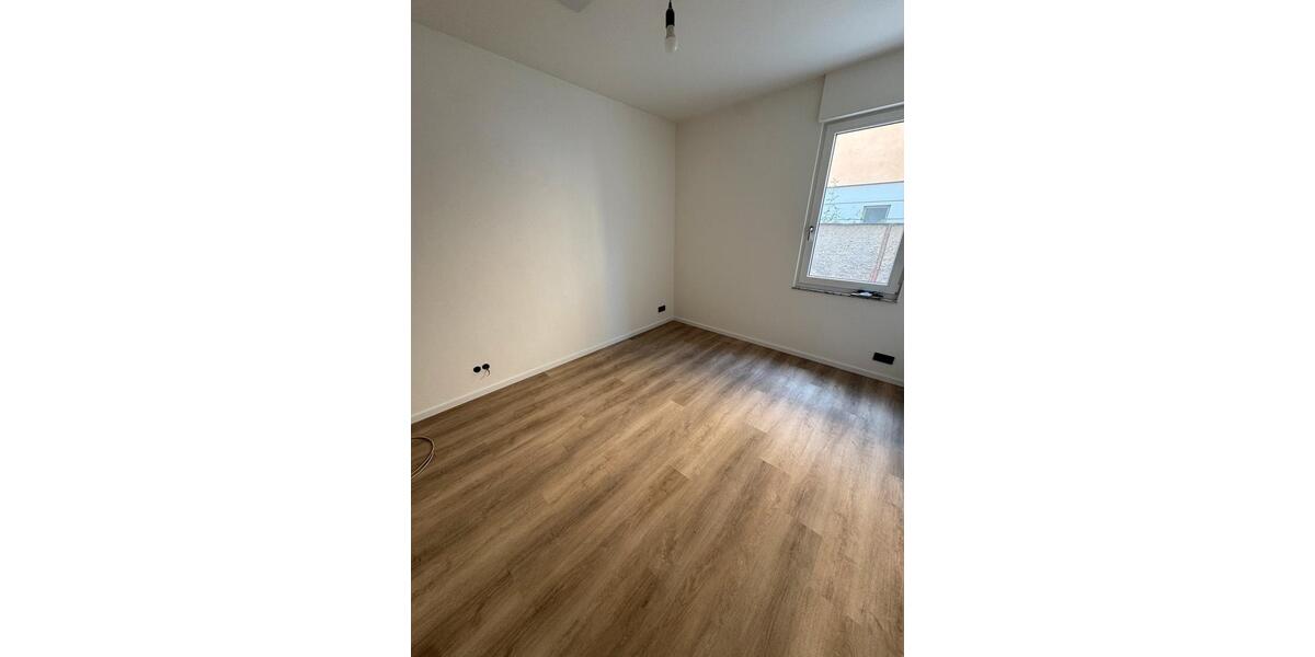Erdgeschoßwohnung Dittelbrunn - 3 Zimmer, 83 m&sup2;, 1.050&euro; | Angebot:26640898