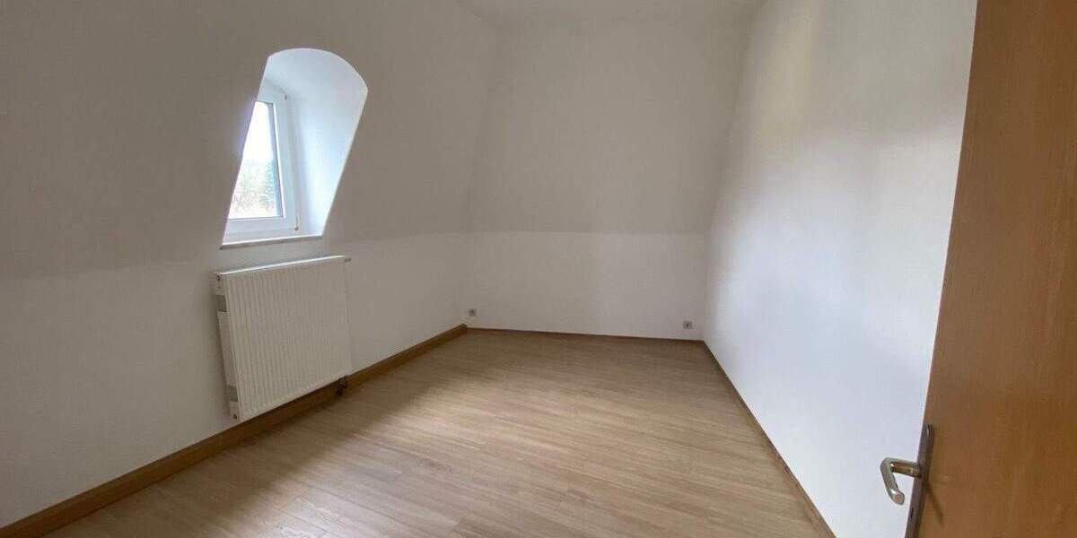 Etagenwohnung Flöha - 2 Zimmer, 67 m&sup2;, 350&euro; | Angebot:25707472