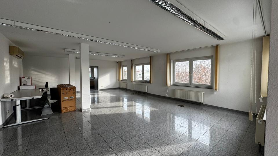 240m² Bürofläche auf einer Büroetage im modernen Bürogebäude, nähe Autobahn im Gewerbegebiet zimmer