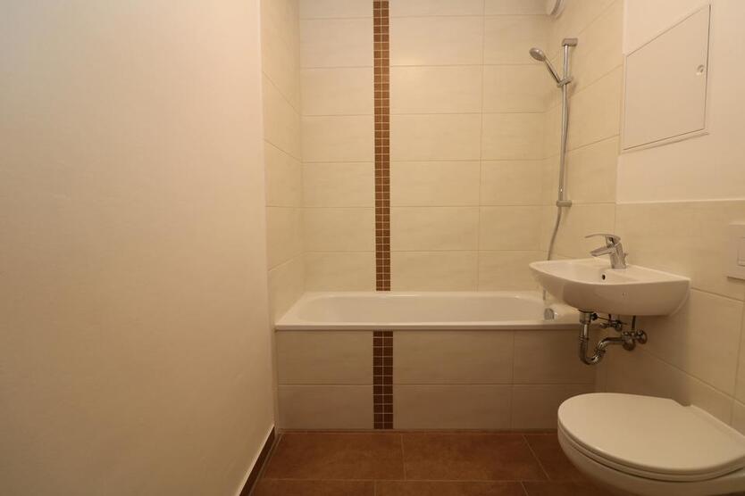3...2...1...meins...neu sanierte 2-RW mit Wanne u. Balkon!!!