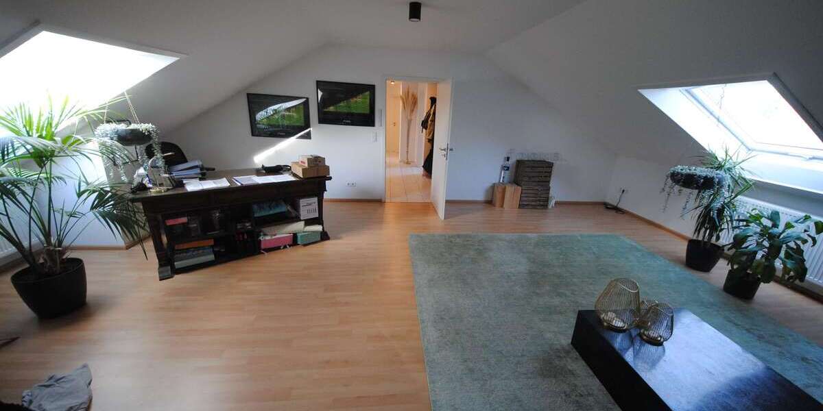 Etagenwohnung Hanau Innenstadt - 2.5 Zimmer, 106 m&sup2;, 780&euro; | Angebot:26181862