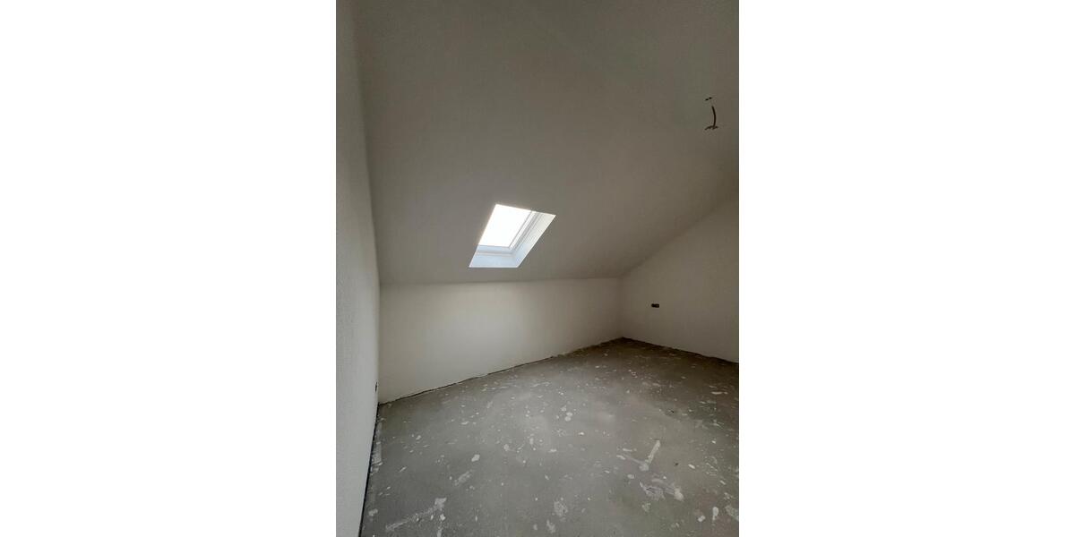 Ich biete eine Kernsanierte 3-Zimmerwohnung an zimmer