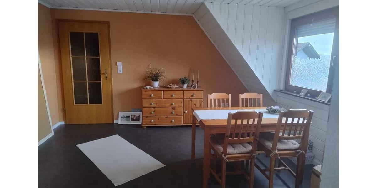 Dachgeschoßwohnung Neubrunn - 2 Zimmer, 85 m&sup2;, 750&euro; | Angebot:25948012