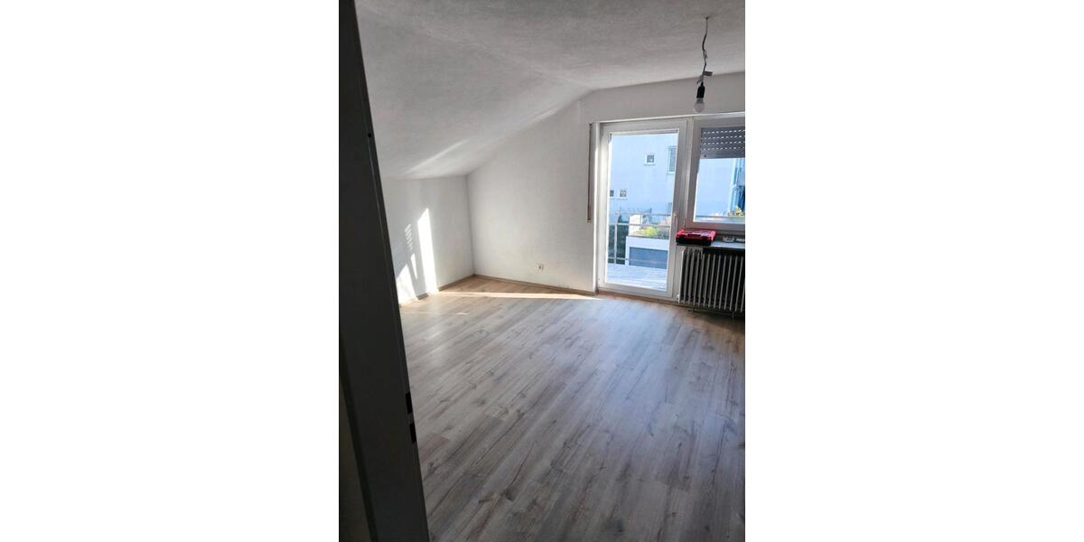 Dachgeschoßwohnung Stuttgart Feuerbach - 1.5 Zimmer, 34 m&sup2;, 850&euro; | Angebot:26616081