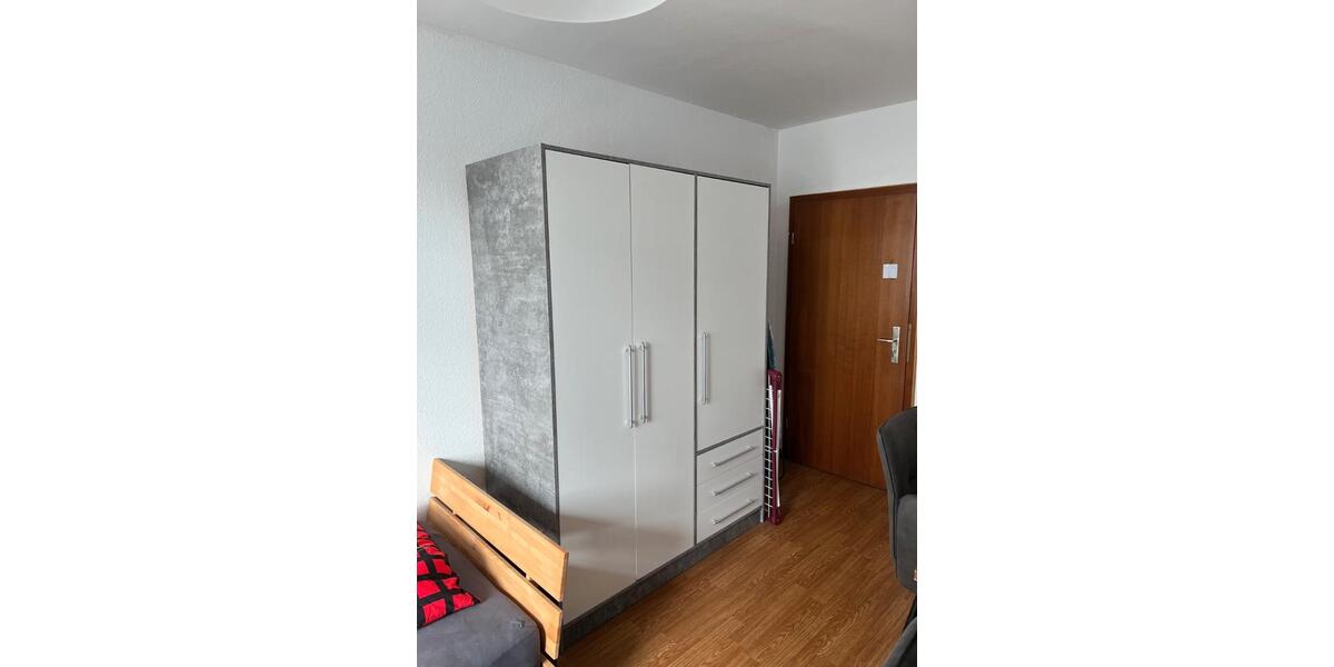 Dachgeschoßwohnung Saarbrücken Dudweiler - 1 Zimmer, 25 m&sup2;, 470&euro; | Angebot:26626526