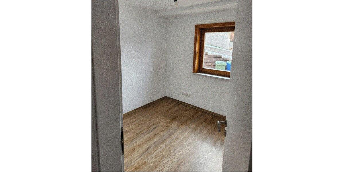 Etagenwohnung Suhl Schmiedefeld am Rennsteig - 5 Zimmer, 182 m&sup2;, 1.100&euro; | Angebot:25975045