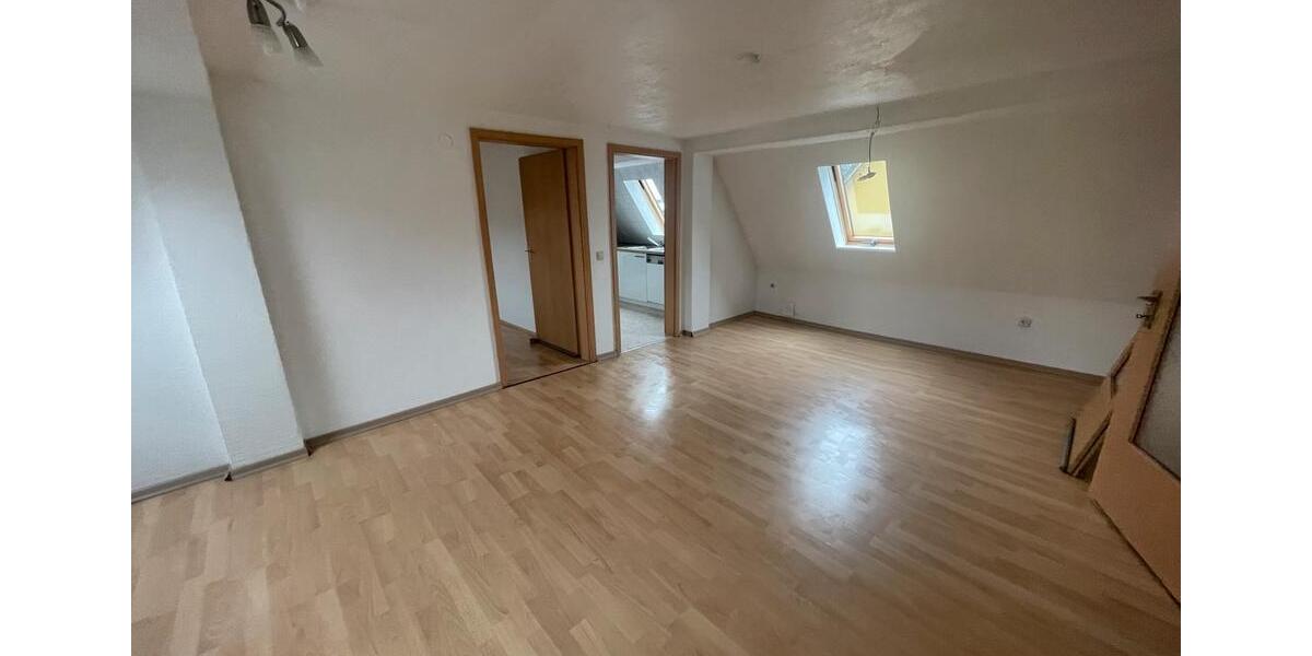Dachgeschoßwohnung Gäufelden - 3 Zimmer, 73 m&sup2;, 1.200&euro; | Angebot:24257038