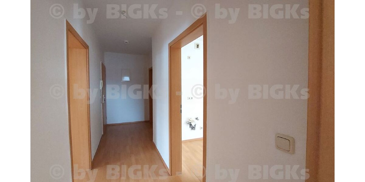 BIGKs: Suhl-Leninring: 3 Raum Wohnung Suhl,sep.Küche,Wannenbad, Balkon (-;) - Etagenwohnung Suhl Suhl Leninring | Angebot:27363188