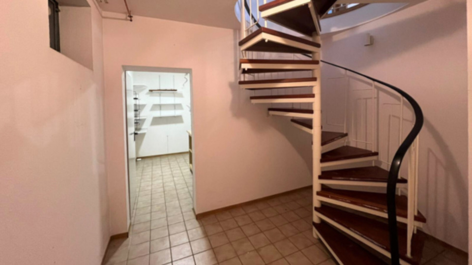 Exklusive 135 qm Wohnung mit Kamin, Einbauküche & Garage 4 zimmer