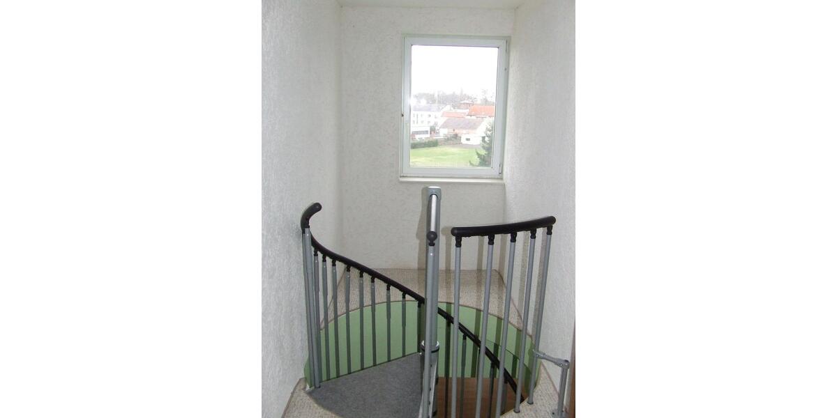 Dachgeschoßwohnung Zerbst (Anhalt) - 3 Zimmer, 120 m&sup2;, 600&euro; | Angebot:24351069