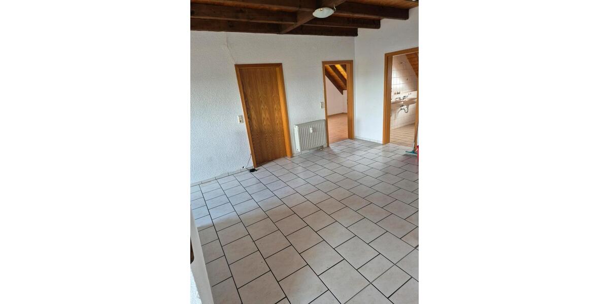 Etagenwohnung Wallhausen - 3 Zimmer, 105 m&sup2;, 770&euro; | Angebot:26483141