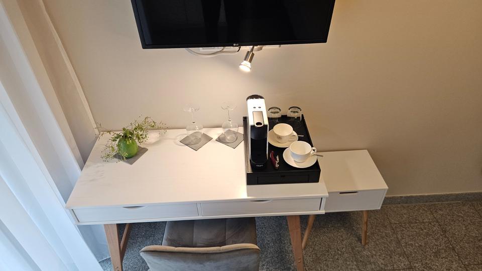 Gehoben ausgestattetes Komfortzimmer mit BadWC u.v.m. 1 zimmer