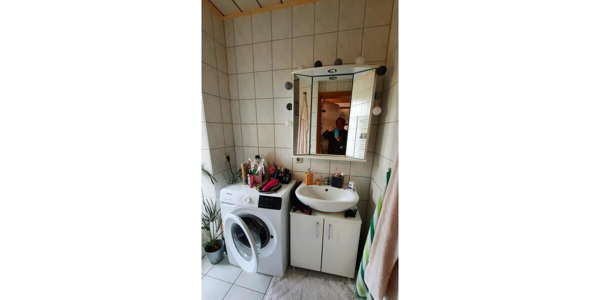 Nette DG.Wohnung mit großen Balkon in Saalfeld 2 zimmer