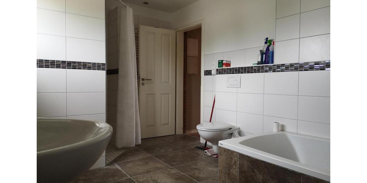 Etagenwohnung Lübeck Sankt Lorenz Nord - 5 Zimmer, 125 m&sup2;, 1.390&euro; | Angebot:26644485