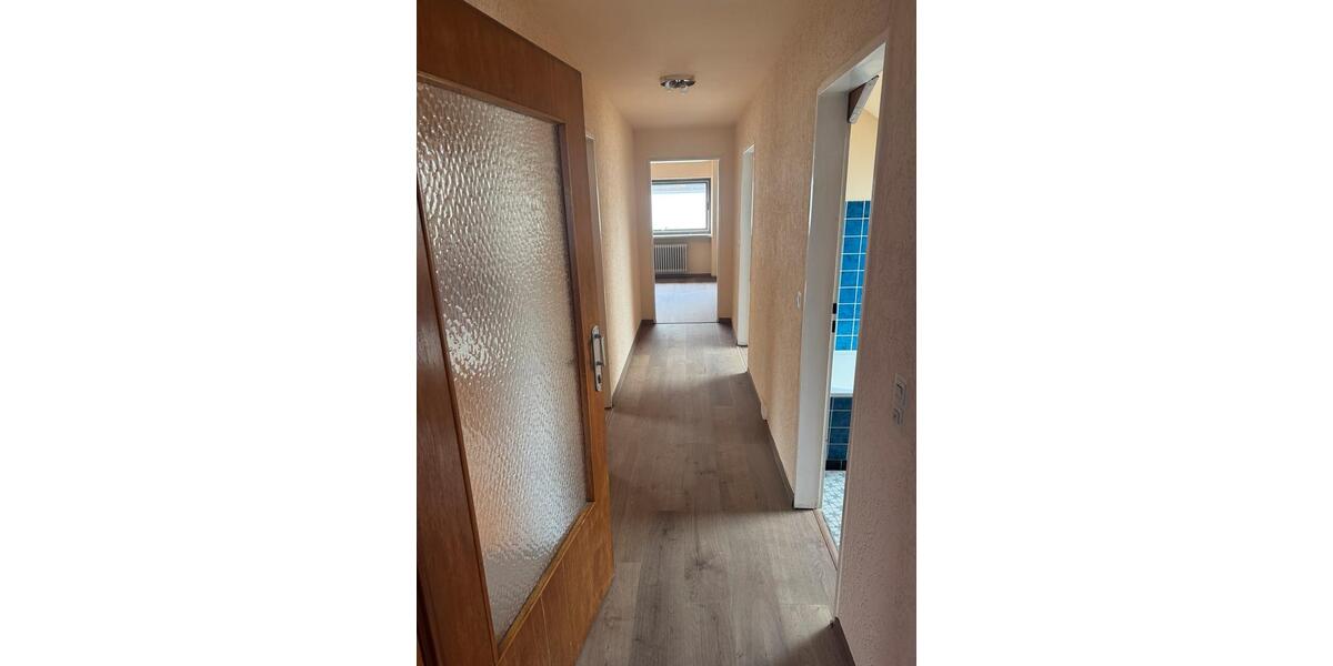Dachgeschoßwohnung Saarbrücken Malstatt - 3 Zimmer, 70 m&sup2;, 700&euro; | Angebot:26040579