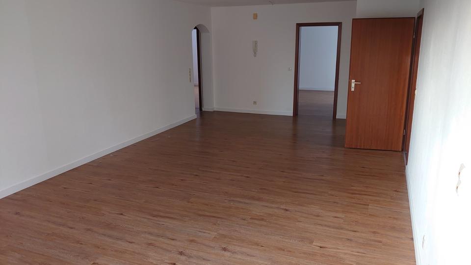 Erdgeschoßwohnung Sonneberg - 3 Zimmer, 89 m&sup2;, 680&euro; | Angebot:24743895