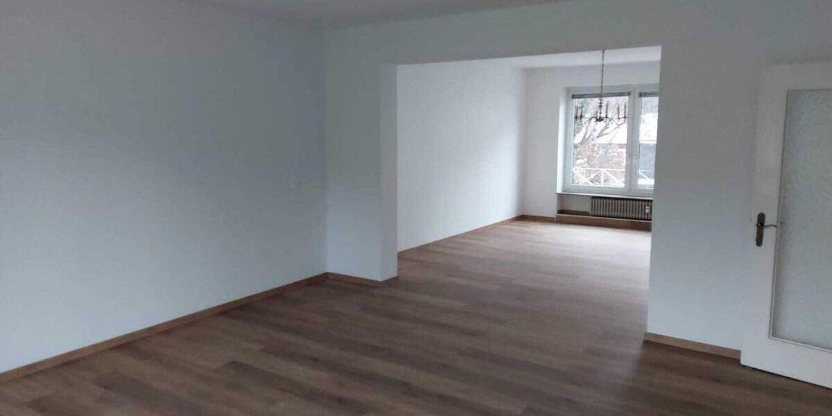 Geräumige 3,5 Zimmer Wohnung in bester Lage direkt an der Wöhrder Wiese mit Stellplatz 3 zimmer