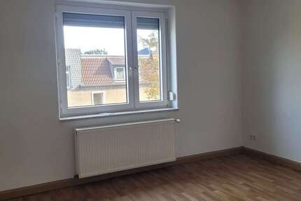 Wohnung zum Mieten in Schönebeck 350 € 66.15 m² 3 zimmer