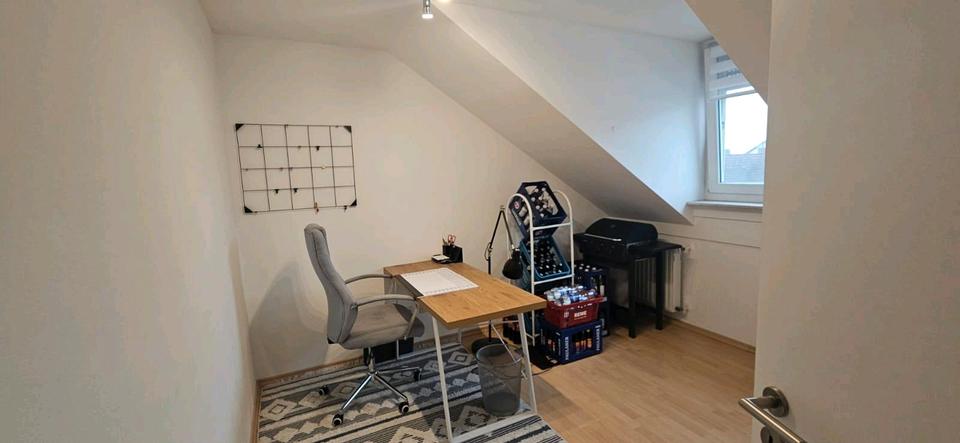Dachgeschoßwohnung Tegernheim - 3 Zimmer, 88 m&sup2;, 1.200&euro; | Angebot:26377550