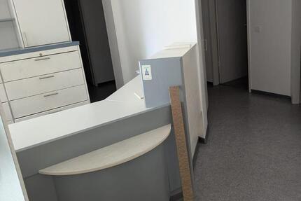Büro oder Praxis in ehemaliger Zahnarztpraxis zu vermieten zimmer
