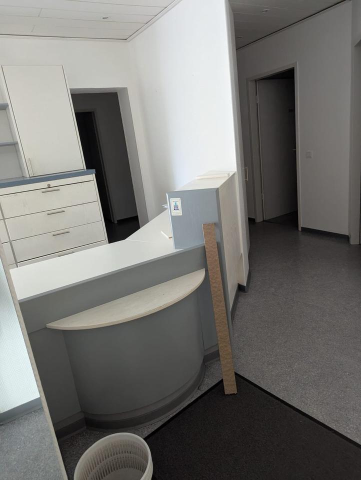 Büro oder Praxis in ehemaliger Zahnarztpraxis zu vermieten zimmer
