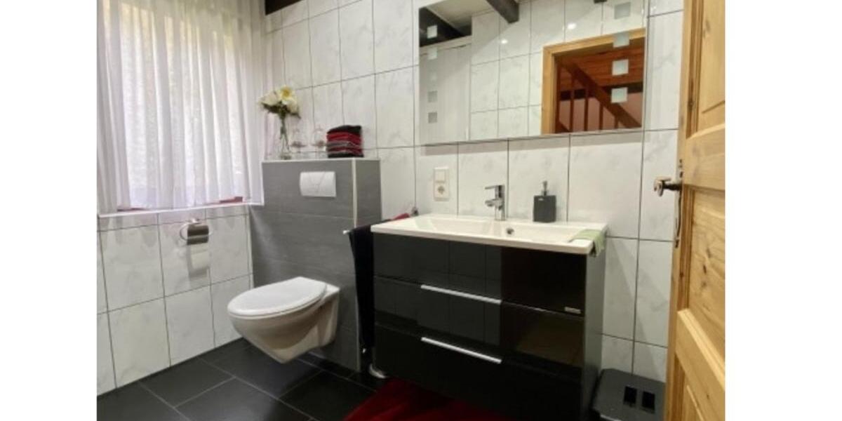 Einfamilienhaus Wiehl - 3 Zimmer, 110 m&sup2;, 1.300&euro; | Angebot:25232205