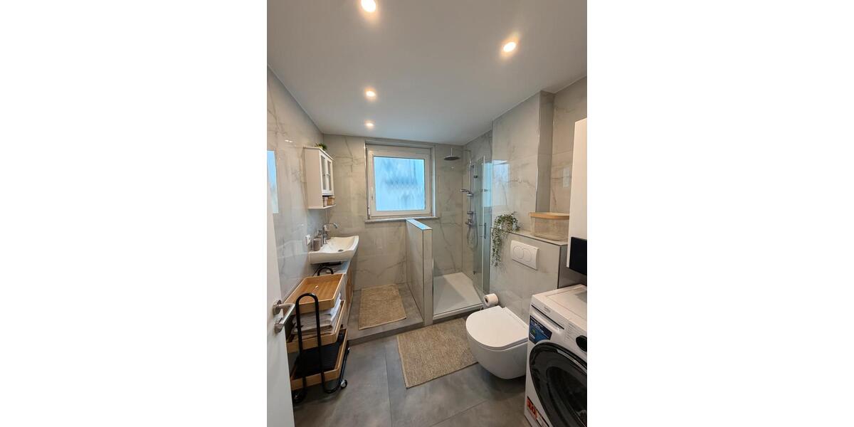 Voll möblierte 2-Zimmer-Wohnung ideal als Studenten-WG (Erstbez 2 zimmer