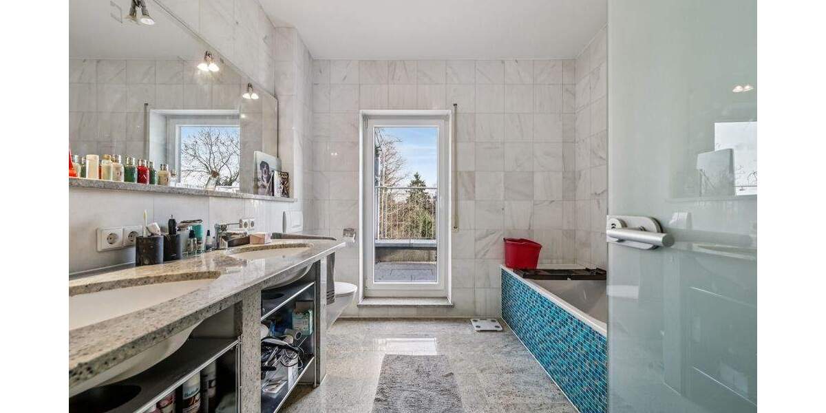 Etagenwohnung Friedrichshafen - 4 Zimmer, 180 m&sup2;, 2.100&euro; | Angebot:25035846