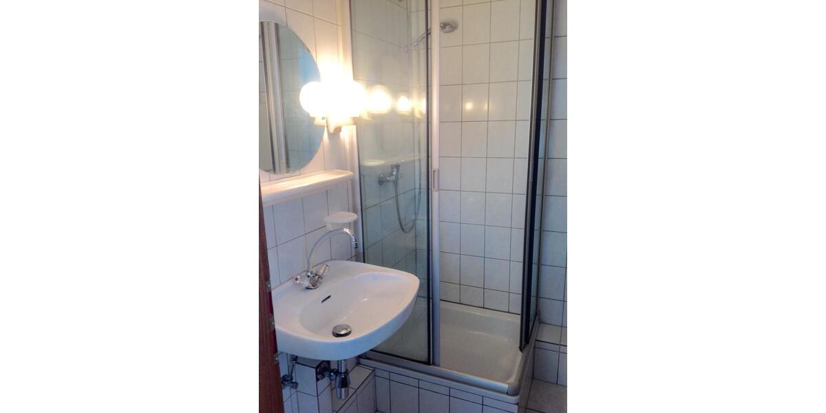 2 Zimmer, Küchenzeile, Bad. 1 zimmer