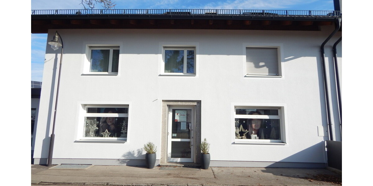 Voll ausgestatteter Friseursalon in 83416 Saaldorf - Parkplätze vor dem Haus! Frei ab 01.04.2026 - Gewerbeobjekt Saaldorf-Surheim Surheim | Angebot:23165437