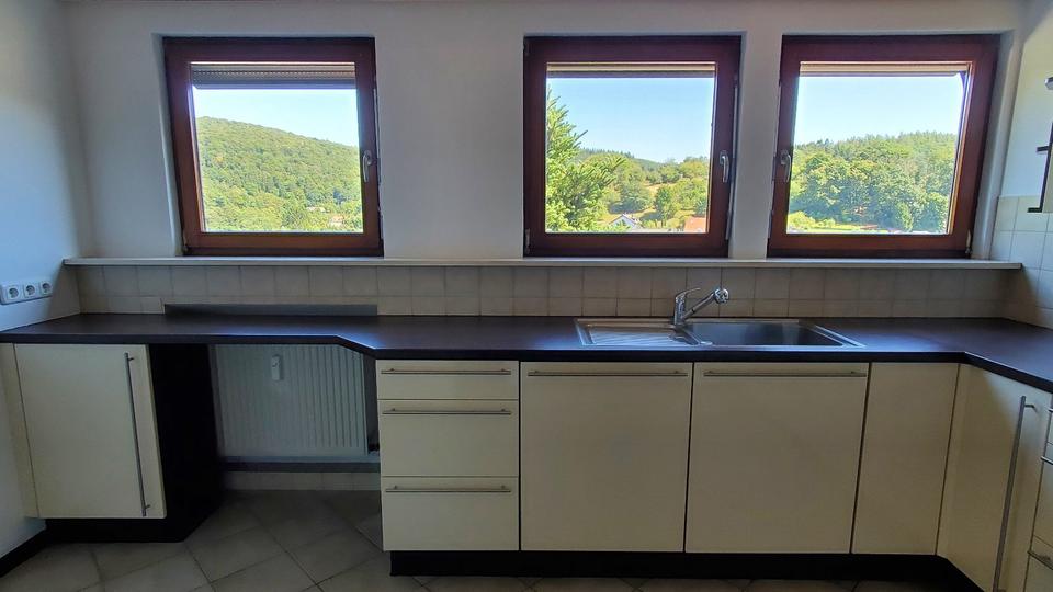 Großzügige 3-Zimmer-DG-Wohnung mit Einbauküche zimmer