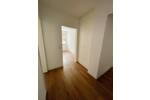 Familien-Wohnung in grüner Lage mit Balkon + renoviert + Wannenbad + separates WC + Aufzug