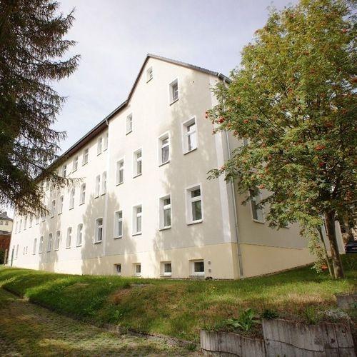 *Neu - 2 Zimmer mit Dusche und Wanne*