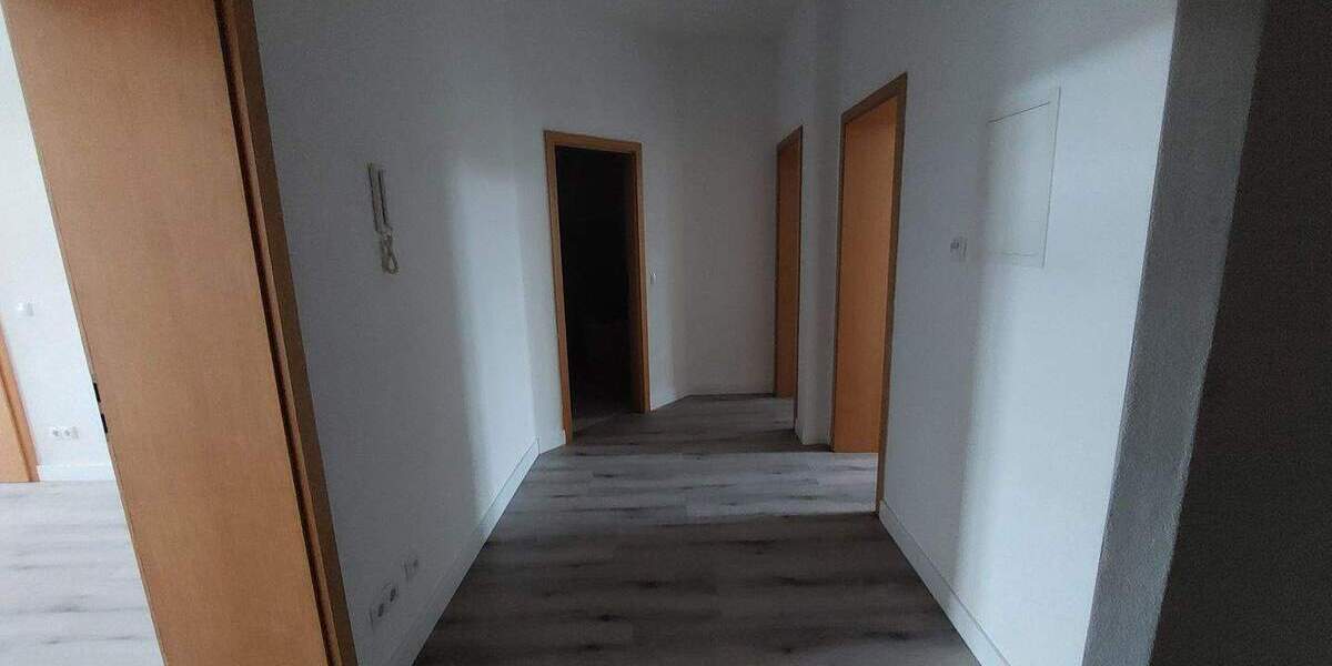 Etagenwohnung Roßwein - 3 Zimmer, 83 m&sup2;, 458&euro; | Angebot:26703491